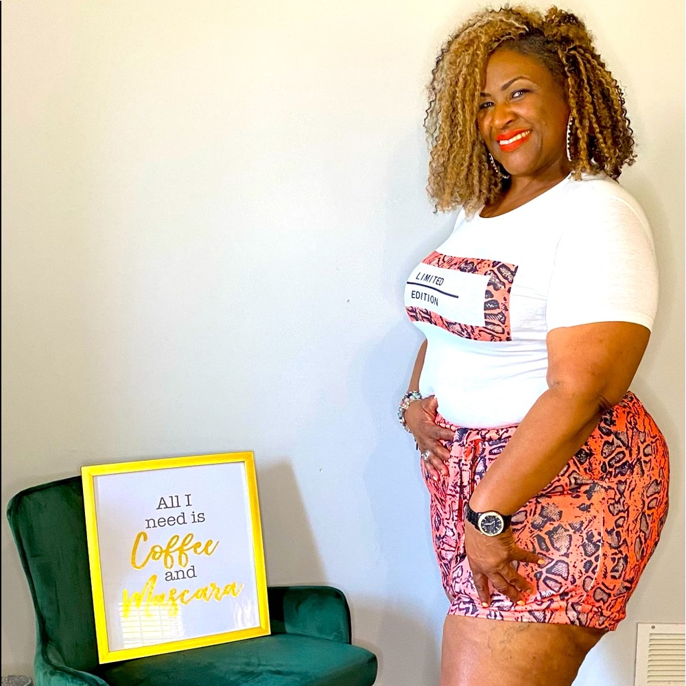 Limited Edition curvy Short Set